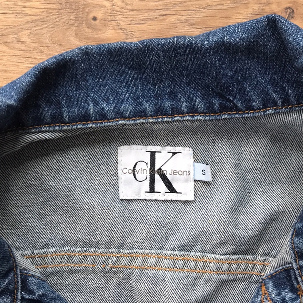 Calvin Klein Cropped Denim Jacket - Picture 4 of 5